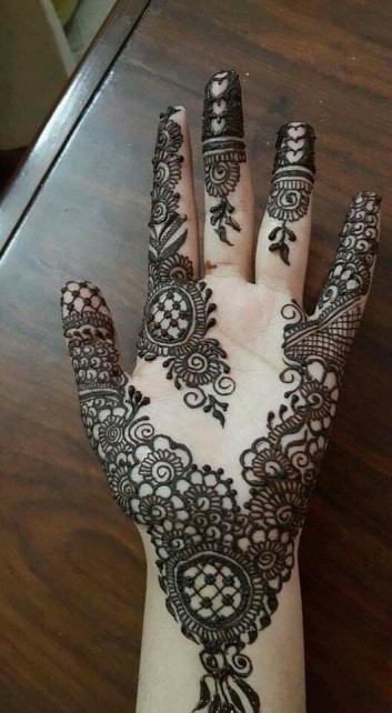 front hand mehndi designs