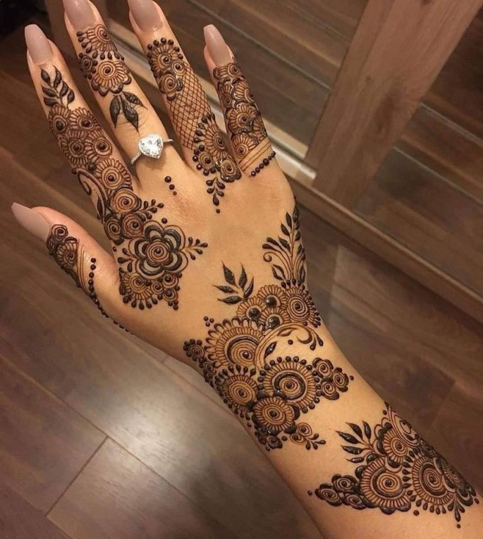 Enchanting and Impressive Easy Mehndi Designs To Be Applied in Less ...