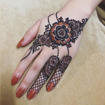 simple backhand mehndi designs