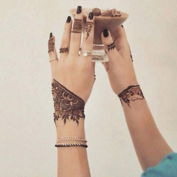 Simple Mehndi Designs for Hands