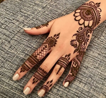 Quite simple Backhands mehndi designs 2019 on sensod