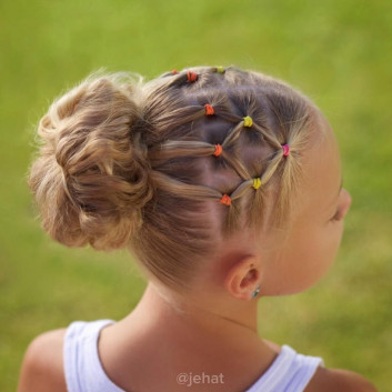 Messy Bun Little Girls’ Hairstyles For Your Princess