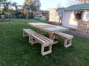 Pallet outdoor furniture