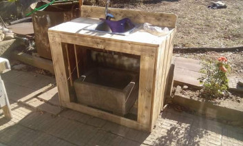 Pallet outdoor kitchen