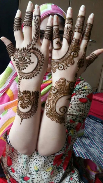 Bridal Front & backhands mehndi design 2018