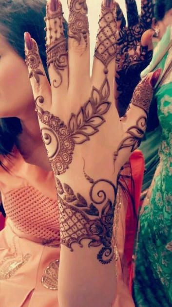 simple backhand hand finger mehndi designs