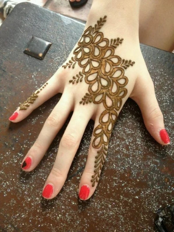 simple hands mehndi design ideas