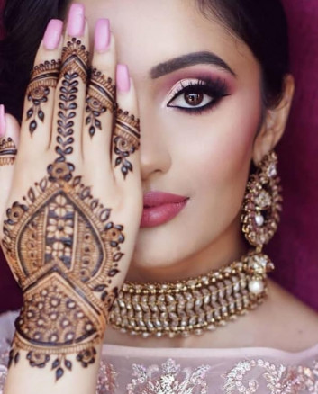 Stylish Mehndi Designs for hands