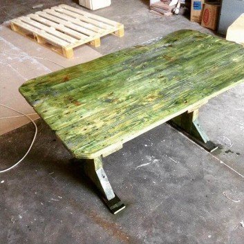 greenish pallet table for the outdoor plans