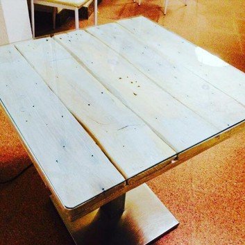 Beautiful rectangular DIY pallet table