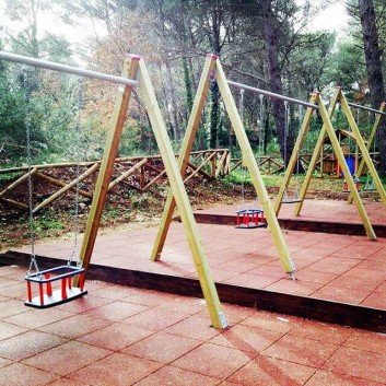 Wooden Pallet Swing for your kid's playarea