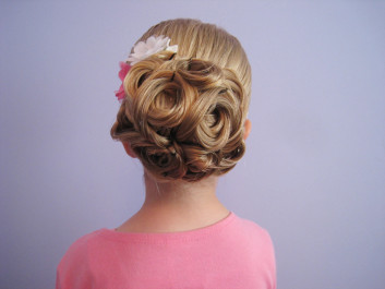 Flower Bun Girls Hairstyles That Are Seriously Cute