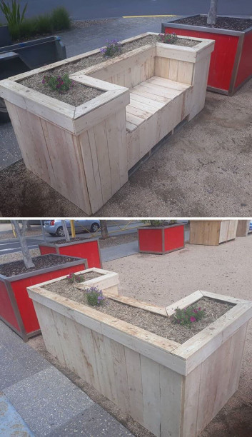 Pallet planter bench