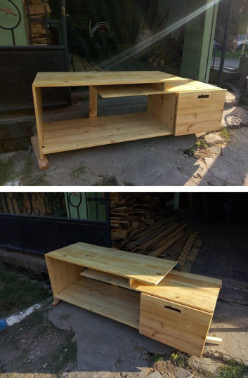 Pallet media stand