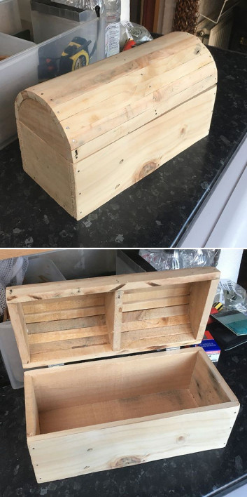 Pallet storage box